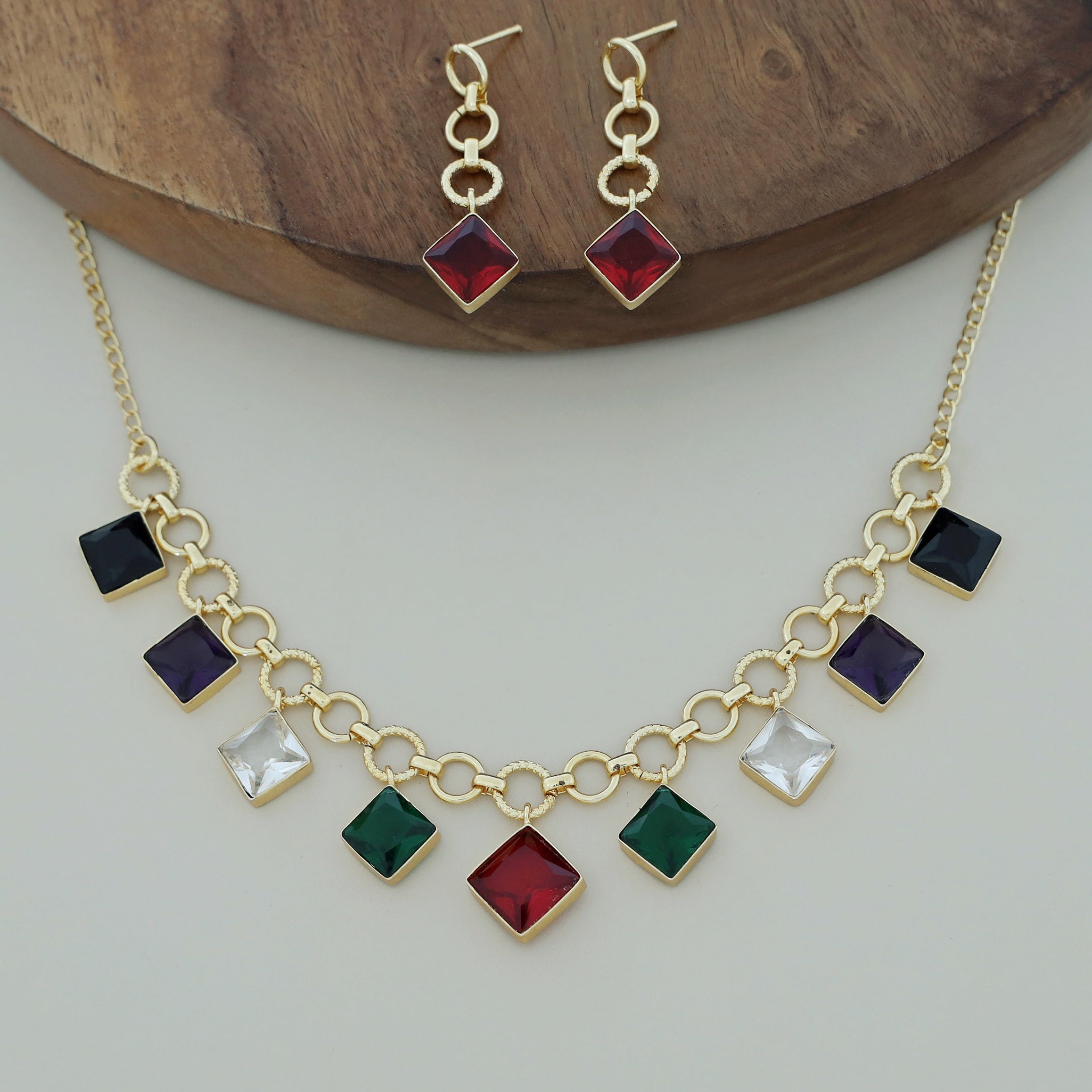 Alasca Golden Circle And Diamond Glossy Neckpiece With Earring