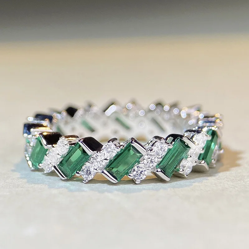 Huitan Luxury Trendy Lady Sparkling Finger Ring Shiny Green/White CZ Jewelry for Engagement Fashion Luxury Daily Accessories