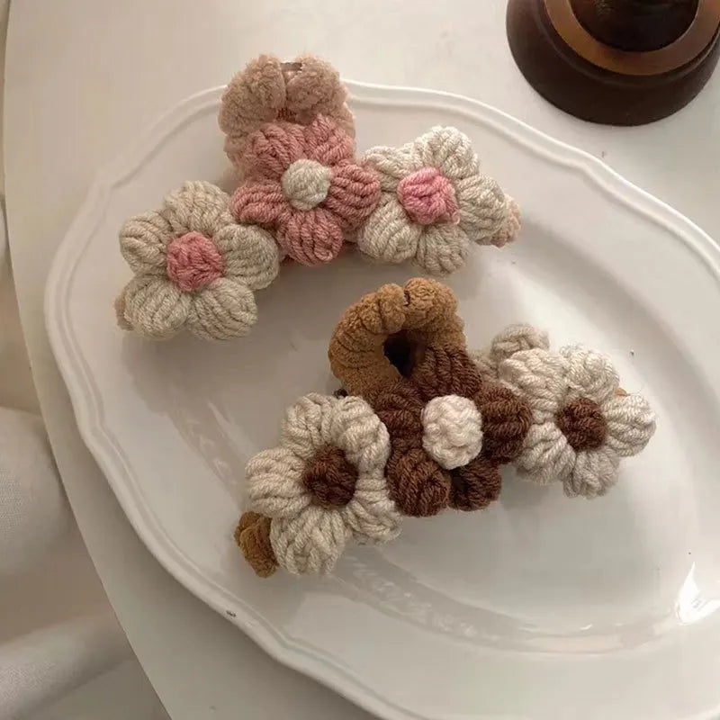 2022 New Woven Flowers Wool Grab Clip Back Head Spoon Coiled Hair Shark Clip Hair Grip 2022 Fall and Winter Hair Accessories