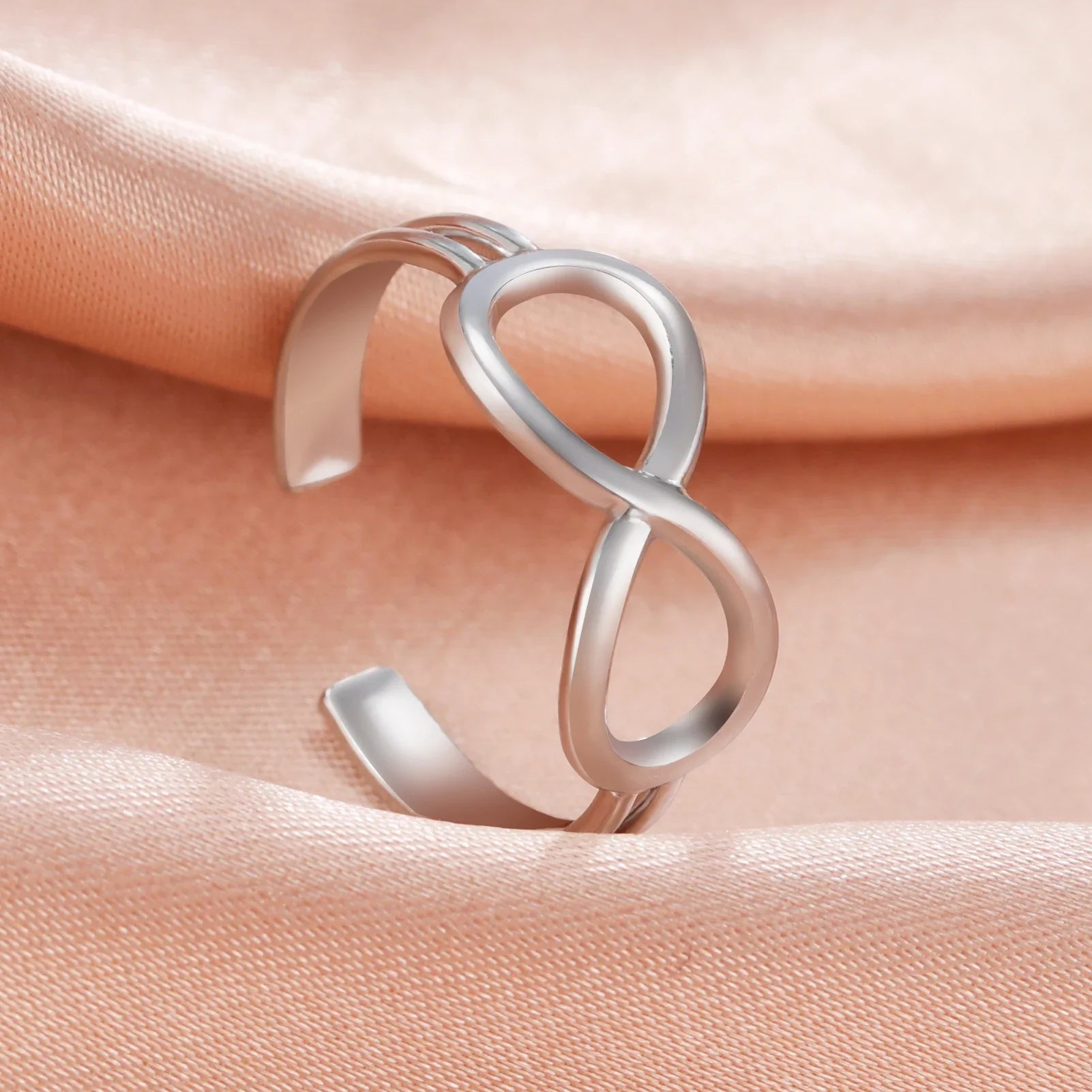 Hollow Infinity Symbol Adjustable Rings for Women Simple Fashion Stainless Steel Finger Rings Jewelry for Party Gifts