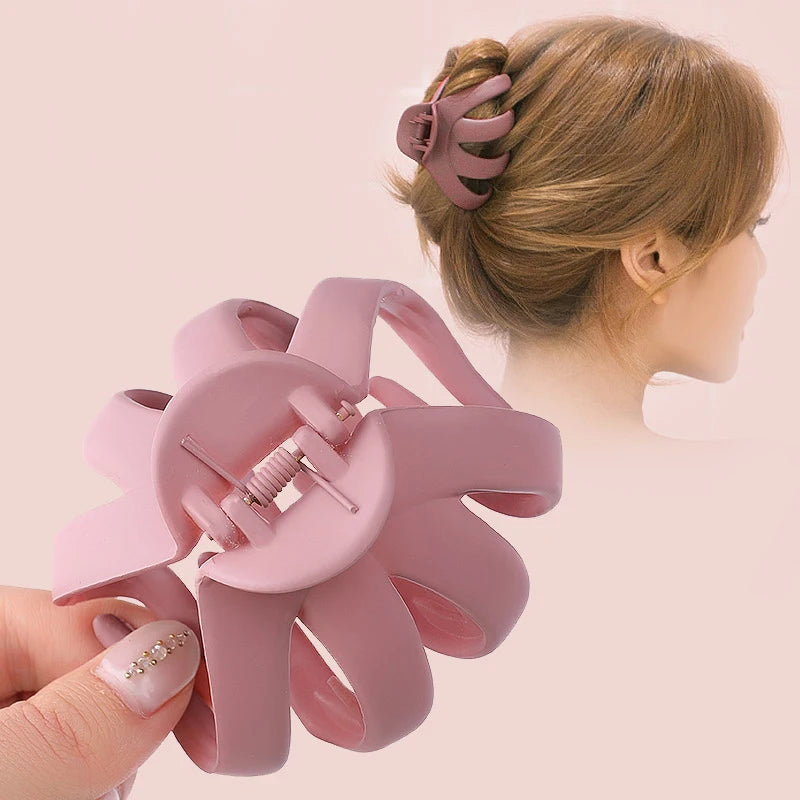 Women Girls Geometric Hair Claw Clamps Metal Hair Crab Moon Shape Hair Claw Clip Solid Color Hairpin Large Size Hair Accessories