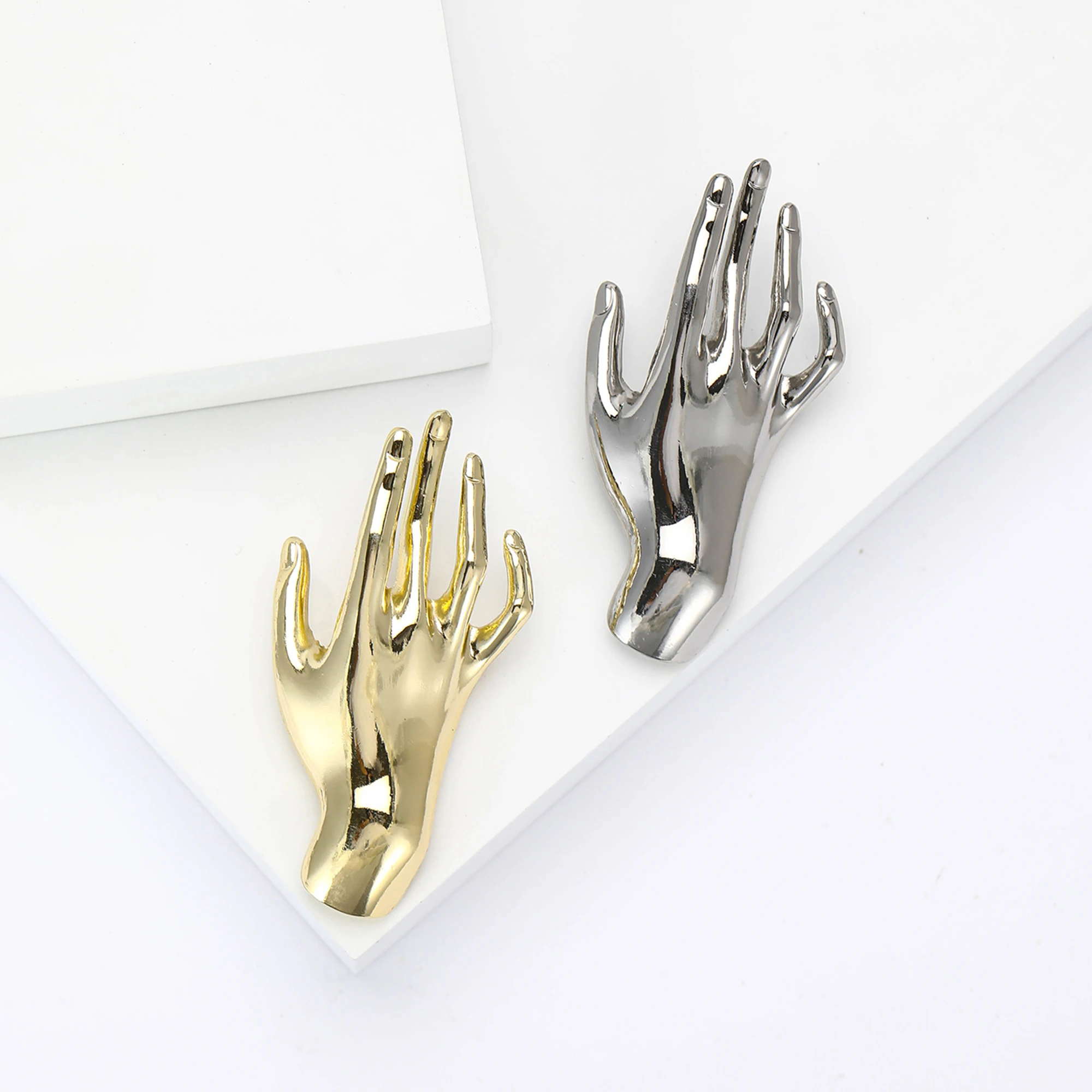 Beautiful Metal Hand Brooches for Women Unisex Glamour Pins 2-color Available Office Party Accessories Gifts