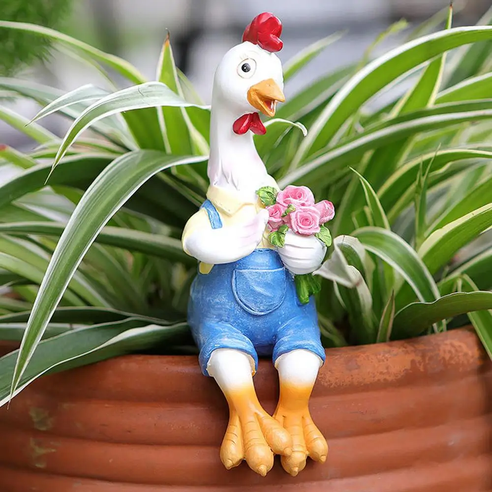 Yard Chicken Couple Statue Resin Tabletop Chicks Ornament Decorative Sitting Chicken Lovers Statue Realistic Garden Cartoon