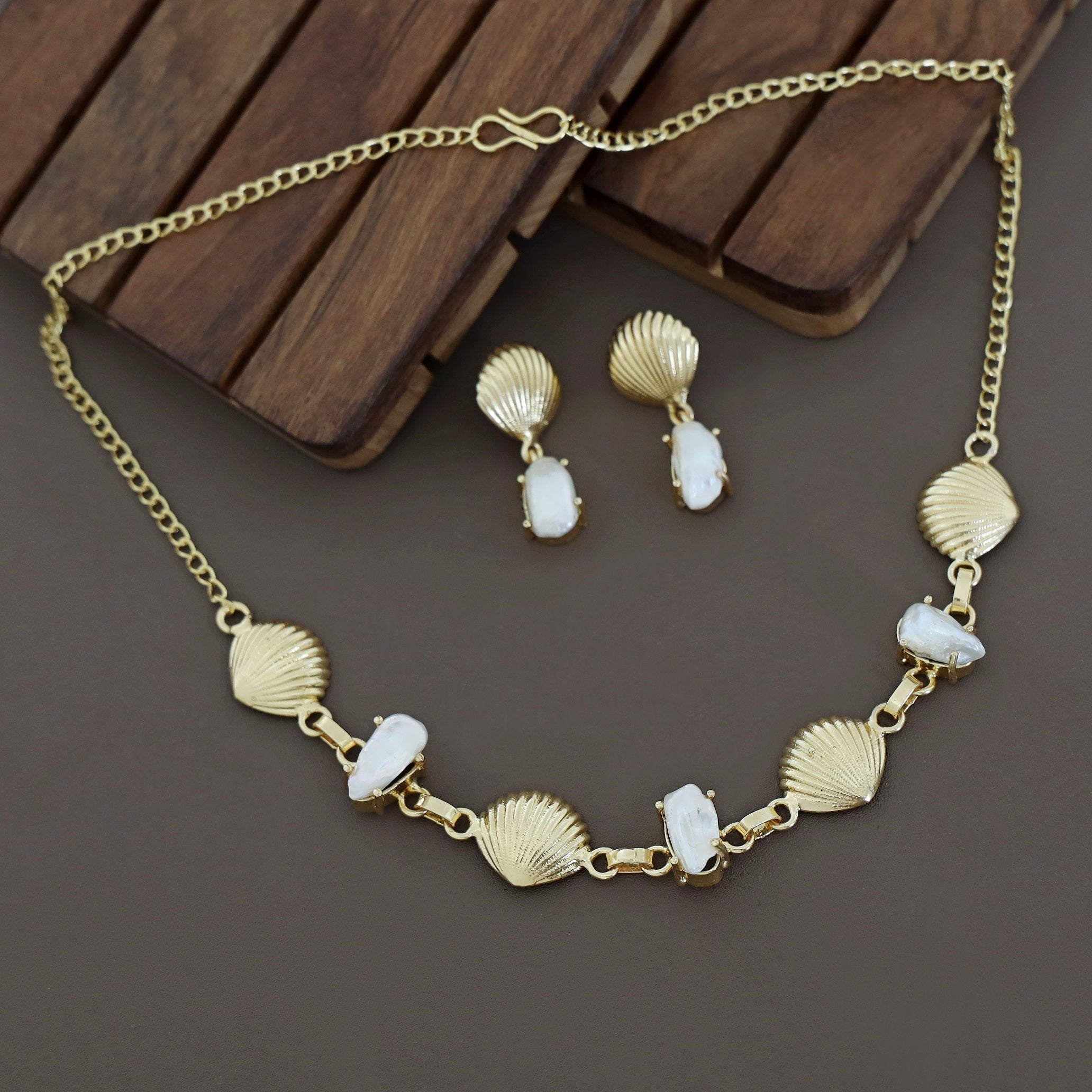 Maleea Seashell And Baroque Neckpiece With Earring