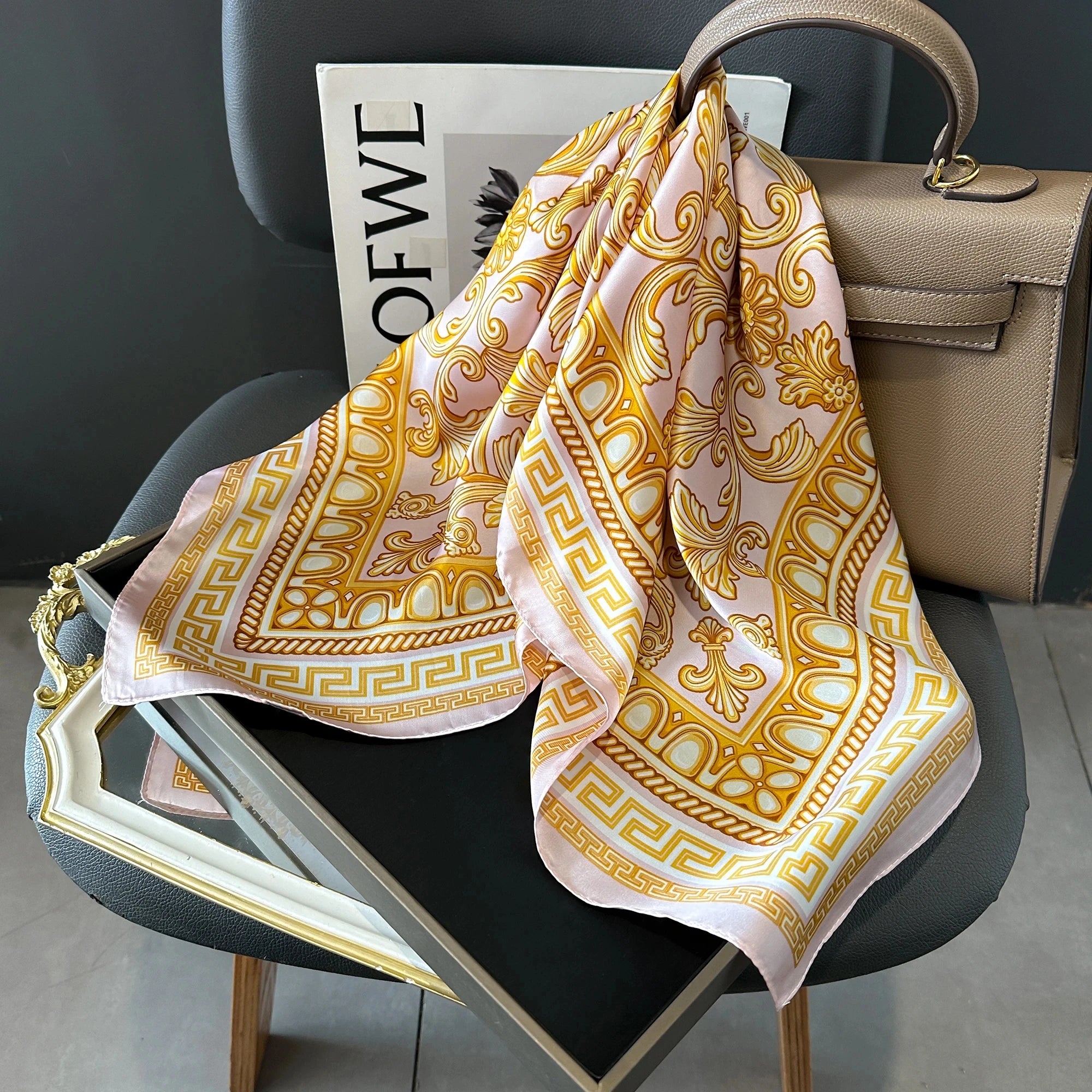 2024 New Fashion 70X70cmPrinted Women's Scarf Pashmina Silk Scarf Square Shawl Decorative Headband Neck Luxury Design Bandana