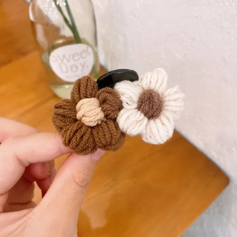 2023 New Wool Flower Grab Clip Hand Knitting Ponytail Braid Hair Claw Shark Clip Female Girl Hair Accessories Hair Clip