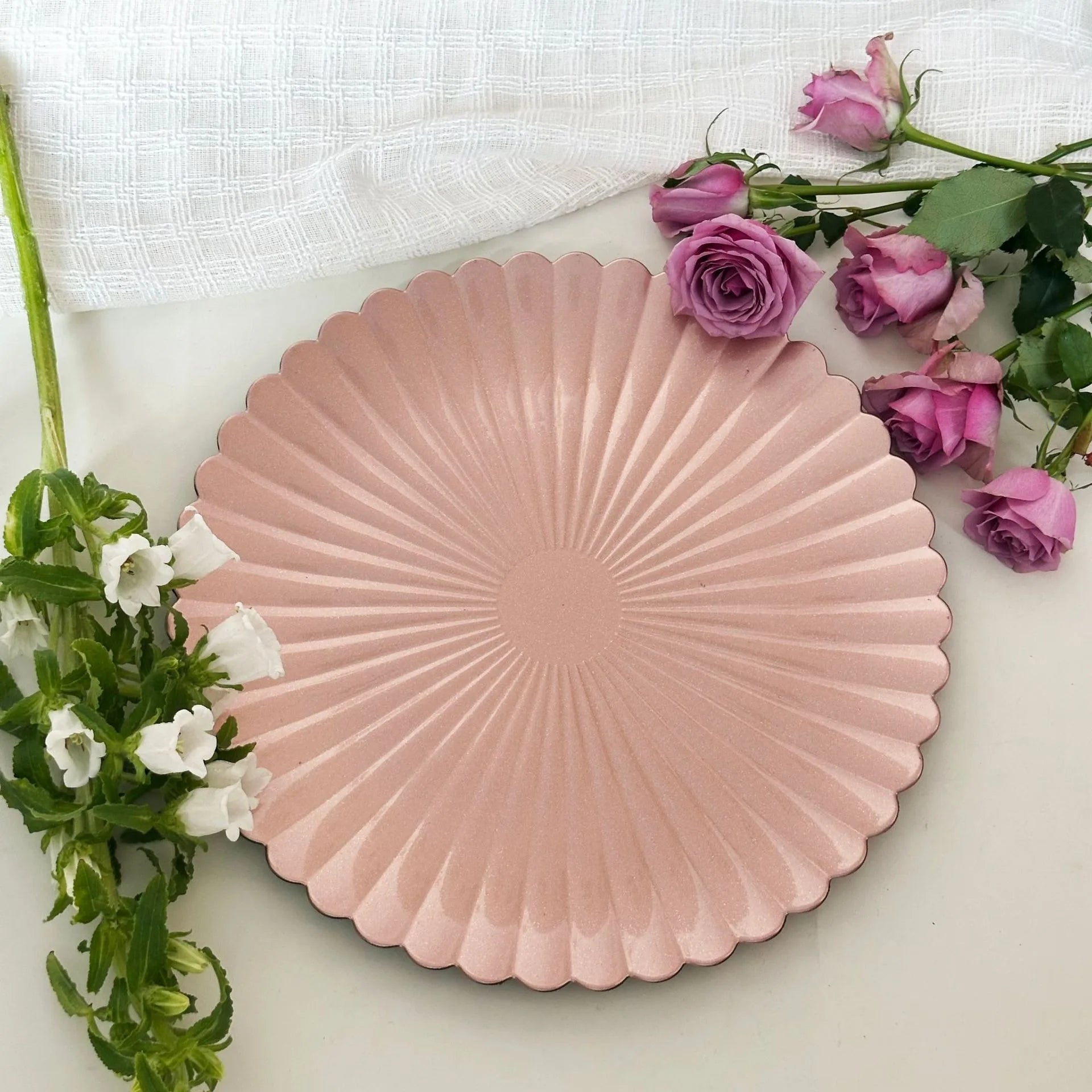 100 PCS Charger Plates Tray Round Plates 13 Inches Service Plate For Table Setting Decoration