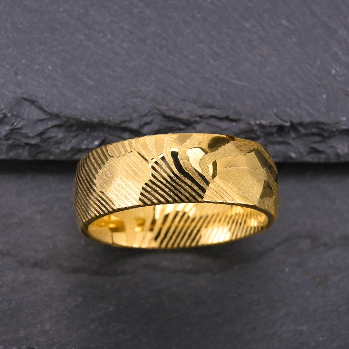 Hammered Golden Damascus Steel 8mm Mens Couple Wedding Engagement Ring Everyday Fashion Comfortable Wear Anniversary Gift