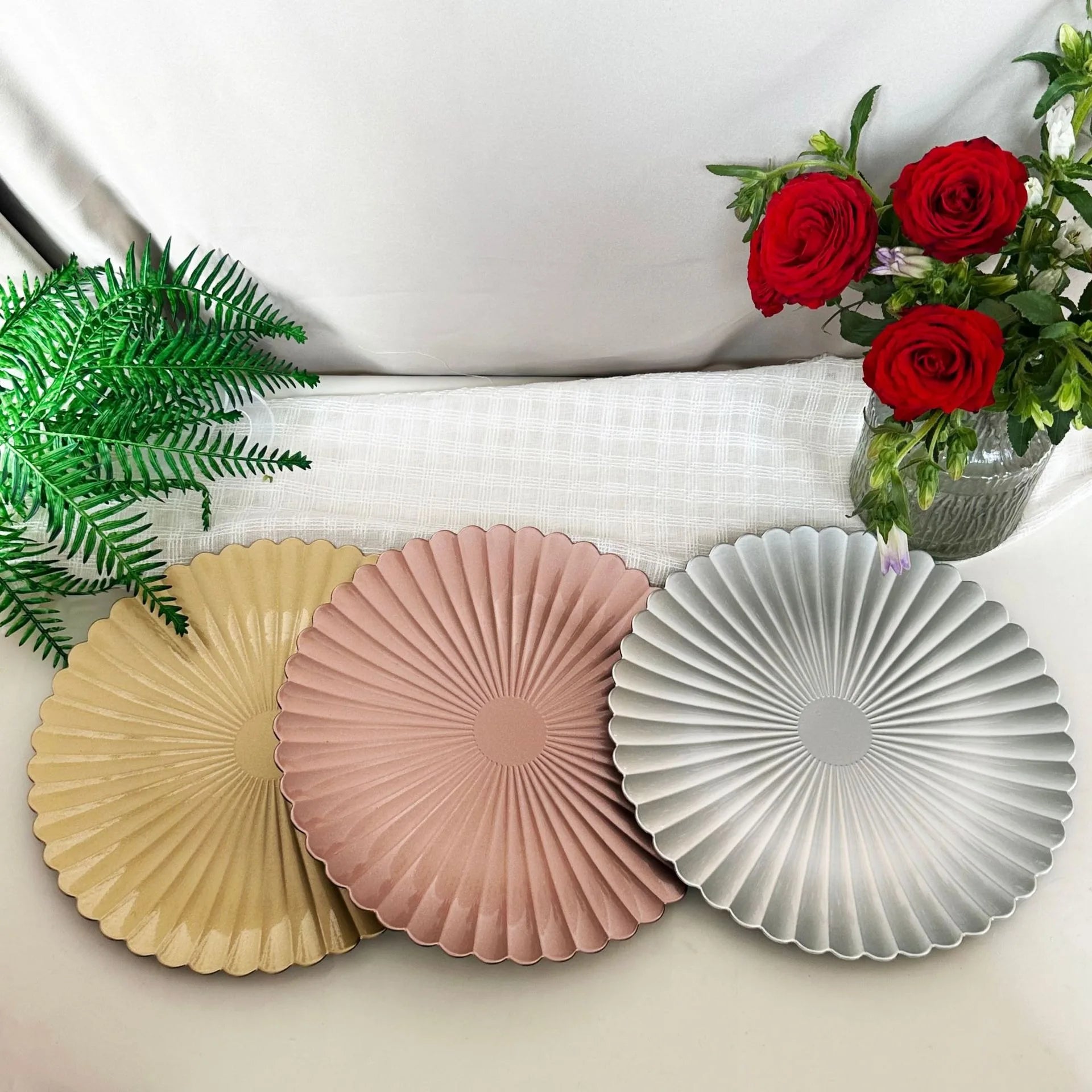 100 PCS Charger Plates Tray Round Plates 13 Inches Service Plate For Table Setting Decoration