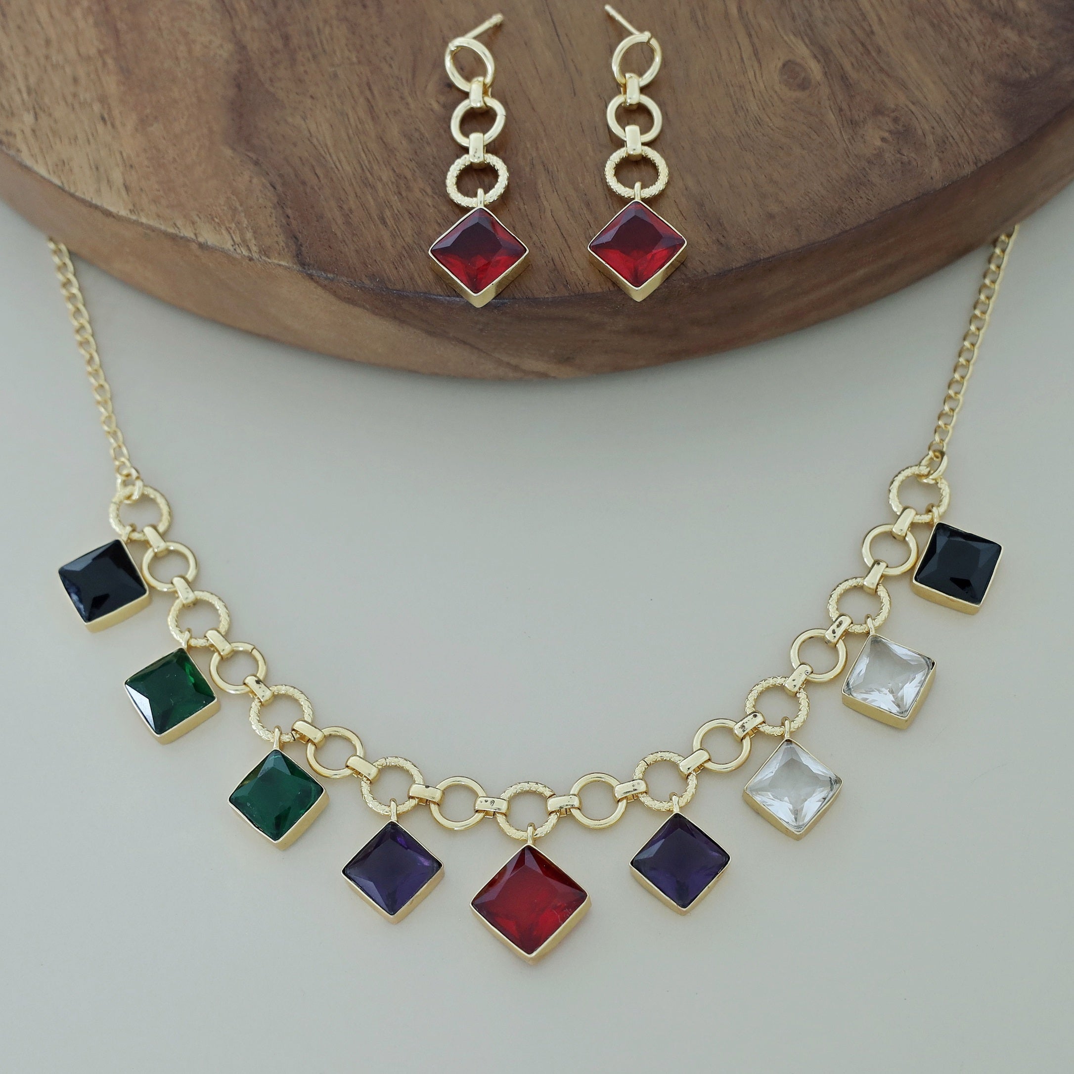 Alasca Golden Circle And Diamond Glossy Neckpiece With Earring