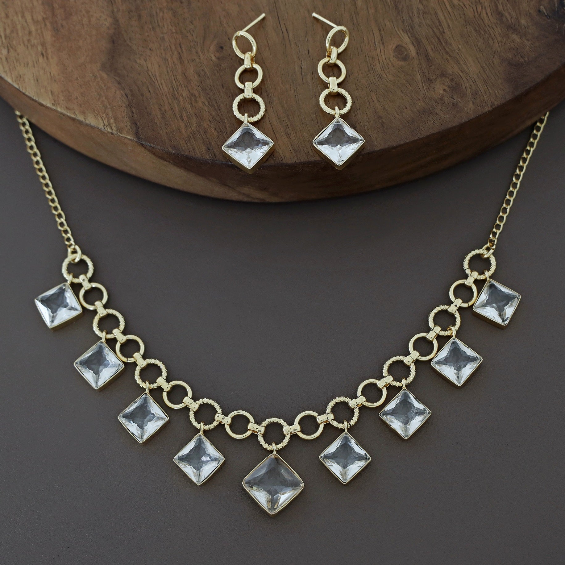 Alasca Golden Circle And Diamond Glossy Neckpiece With Earring