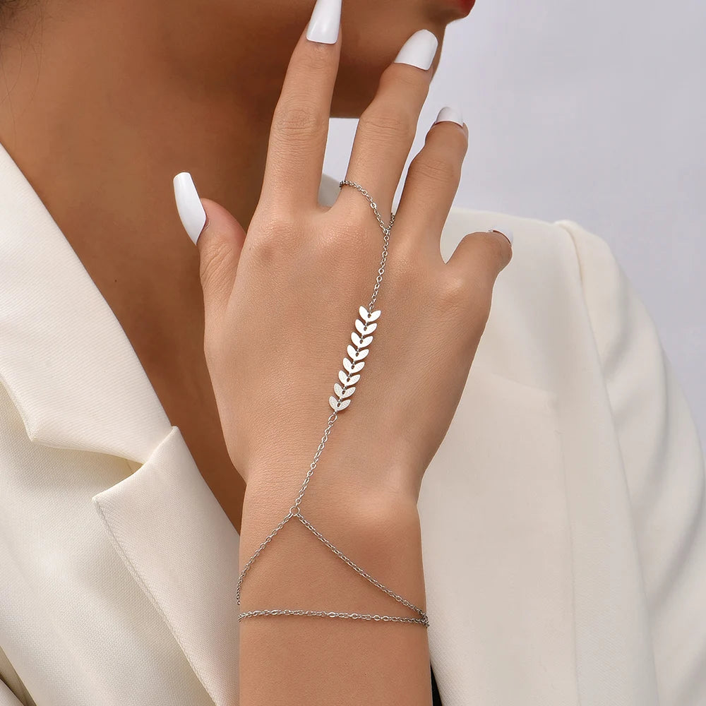 2024 New Fashion Fishbone Chain Bracelet Finger Ring for Women Silver Color Link Chains Hand Harness Bracelets Accessories