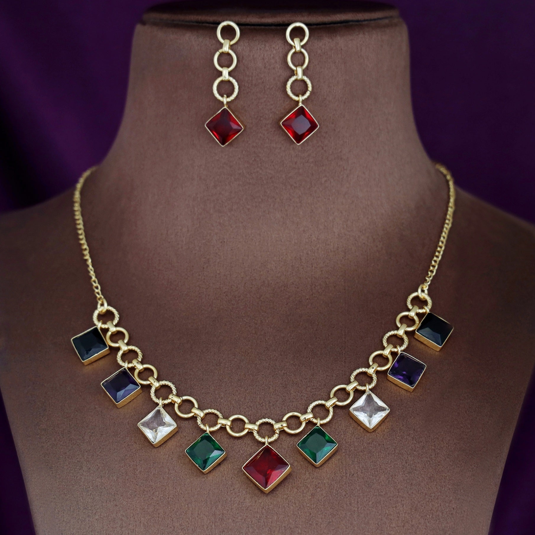 Alasca Golden Circle And Diamond Glossy Neckpiece With Earring